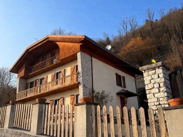 casa indipendente in vendita ad Arsiè in zona Rivai