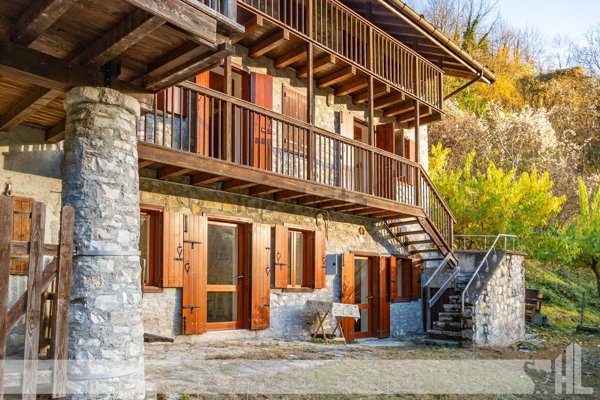 casa indipendente in vendita ad Arsiè in zona Rocca