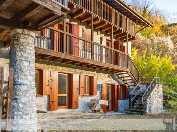 casa indipendente in vendita ad Arsiè in zona Rocca