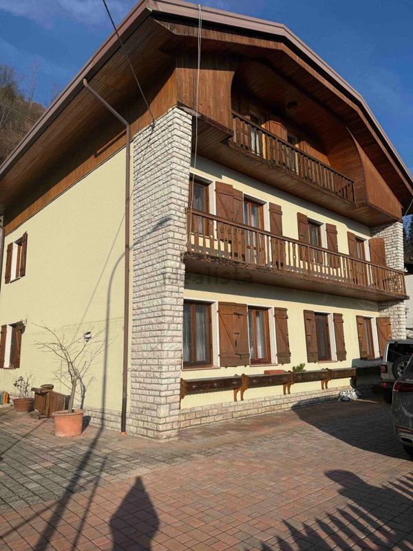 casa indipendente in vendita ad Arsiè in zona Rivai