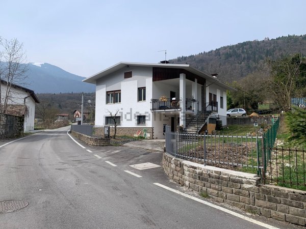 casa indipendente in vendita ad Arsiè in zona Fastro