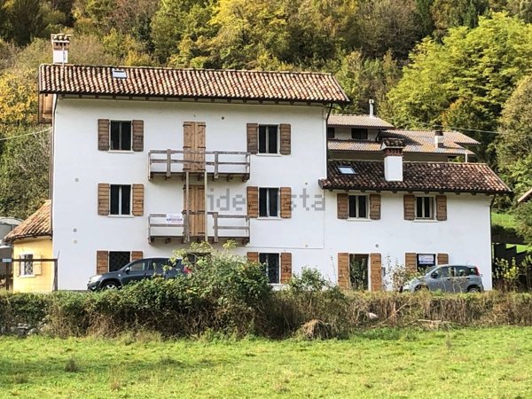 casa indipendente in vendita ad Arsiè in zona Rocca