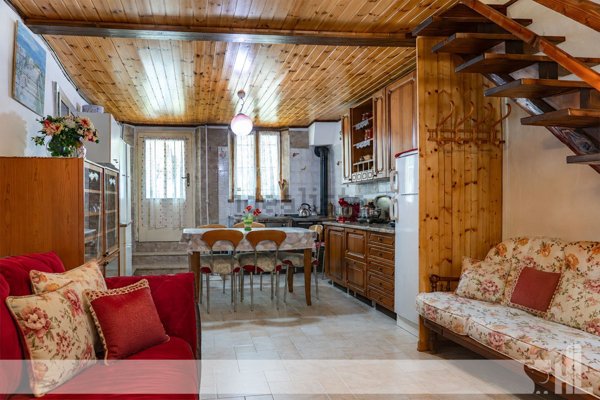 casa indipendente in vendita ad Arsiè in zona Rocca