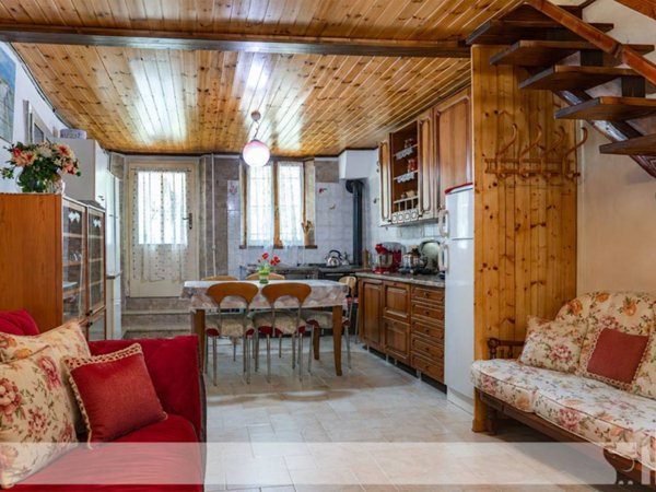 casa indipendente in vendita ad Arsiè in zona Rocca