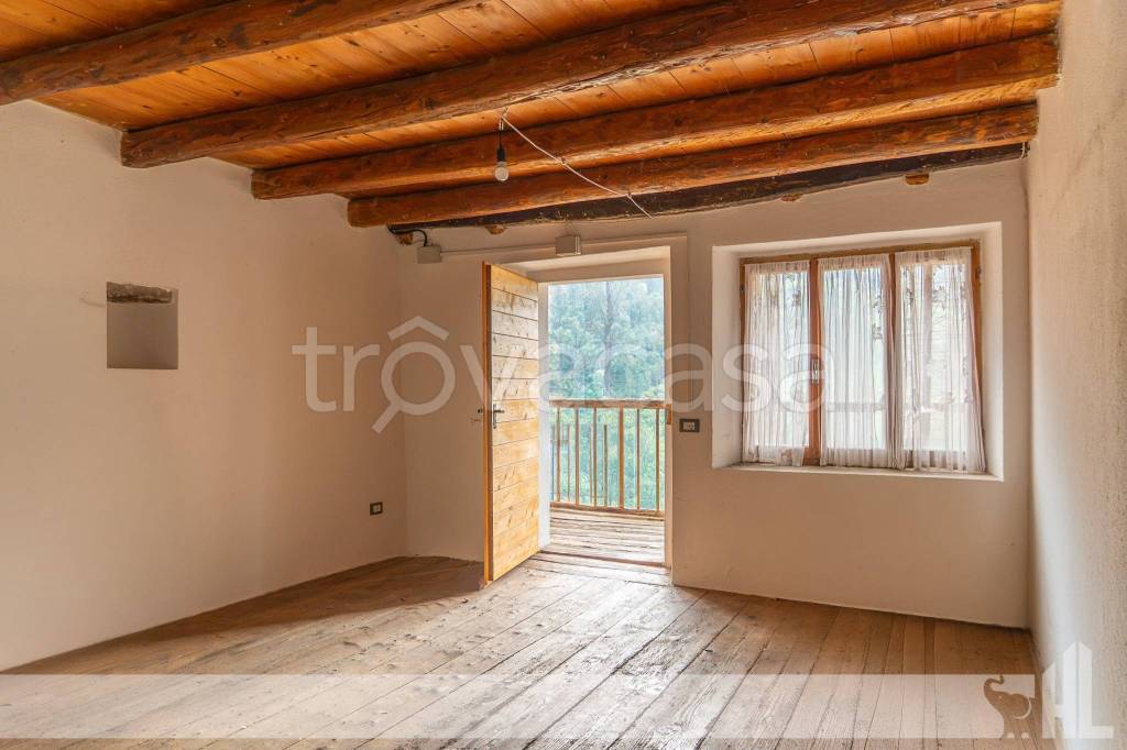 casa indipendente in vendita ad Arsiè in zona Fastro