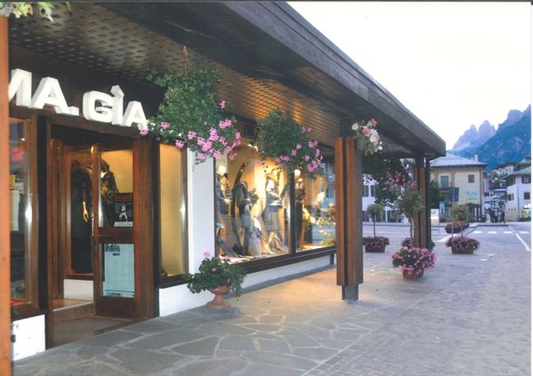 locale commerciale in vendita ad Auronzo di Cadore