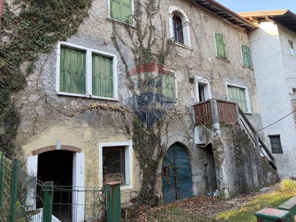 casa indipendente in vendita a Belluno in zona Vezzano