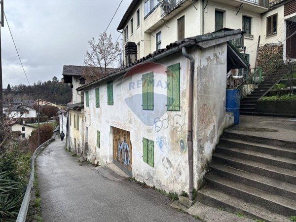 casa indipendente in vendita a Belluno in zona Lambioi