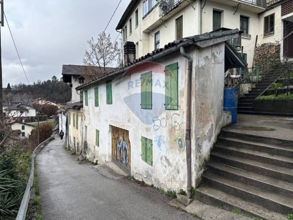 casa indipendente in vendita a Belluno in zona Lambioi