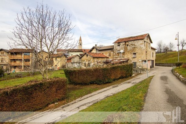 quadrivano in vendita a Belluno in zona Cirvoi