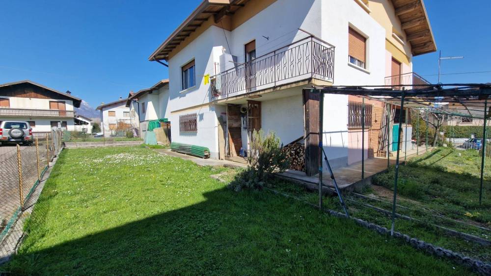 casa indipendente in vendita a Belluno in zona Bes