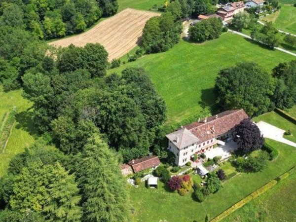 casa indipendente in vendita a Belluno in zona Giamosa