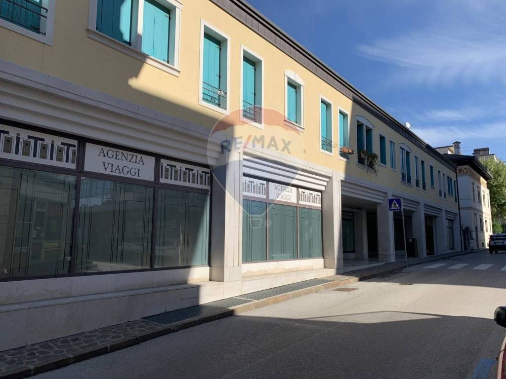 negozio in vendita a Belluno in zona Mussoi