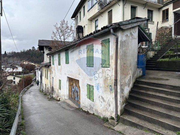casa indipendente in vendita a Belluno in zona Lambioi