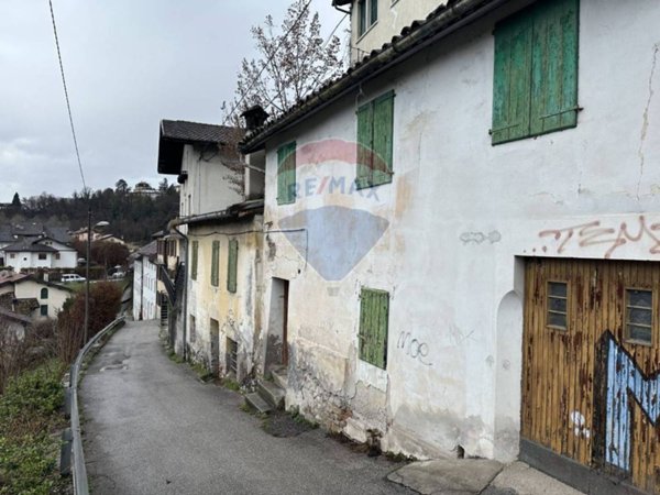casa indipendente in vendita a Belluno in zona Lambioi