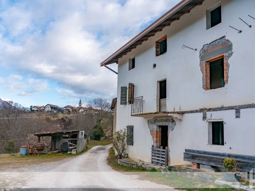 casa indipendente in vendita a Belluno in zona Cirvoi