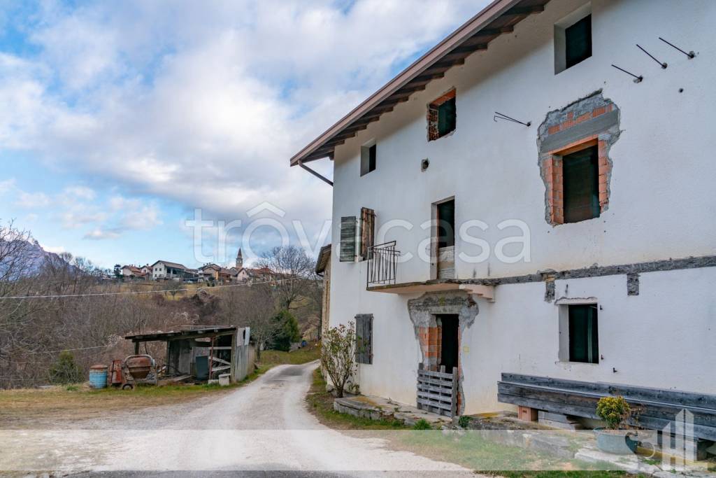 casa indipendente in vendita a Belluno in zona Cirvoi