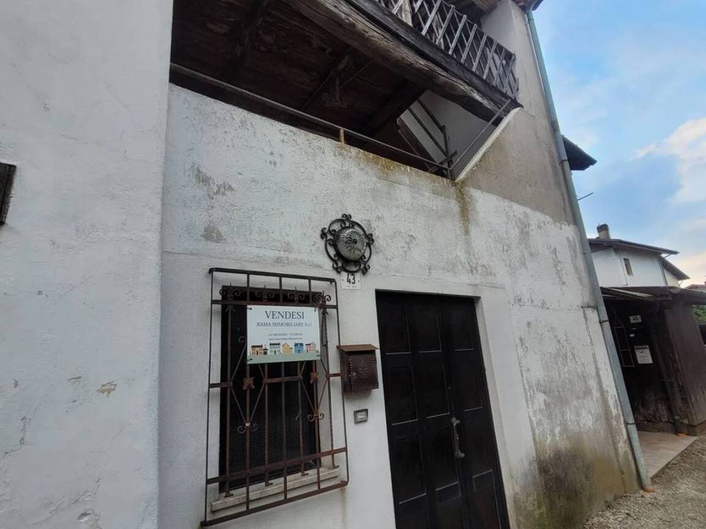 casa indipendente in vendita a Belluno in zona Bes
