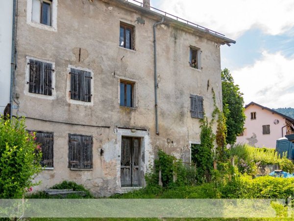 casa indipendente in vendita a Belluno in zona Cirvoi