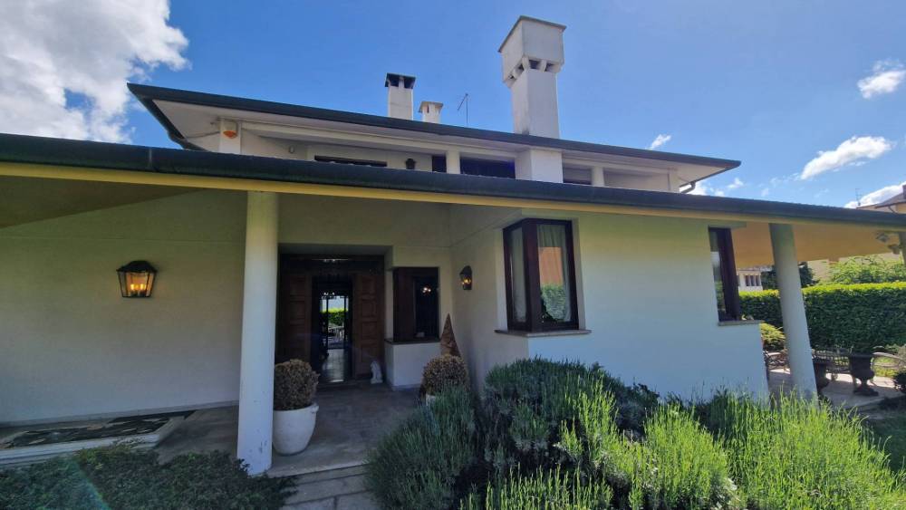 casa indipendente in vendita a Belluno in zona Nogarè