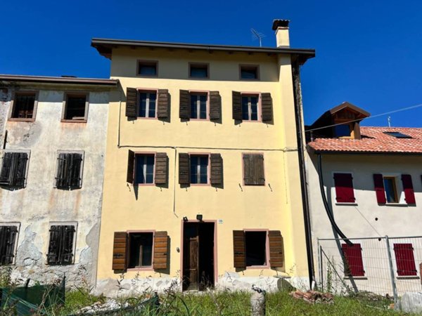 casa indipendente in vendita a Belluno in zona Orzes