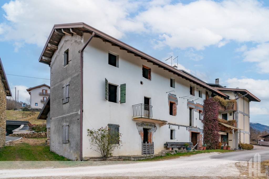 casa indipendente in vendita a Belluno in zona Cirvoi