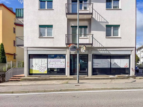 negozio in vendita a Belluno in zona Baldenich