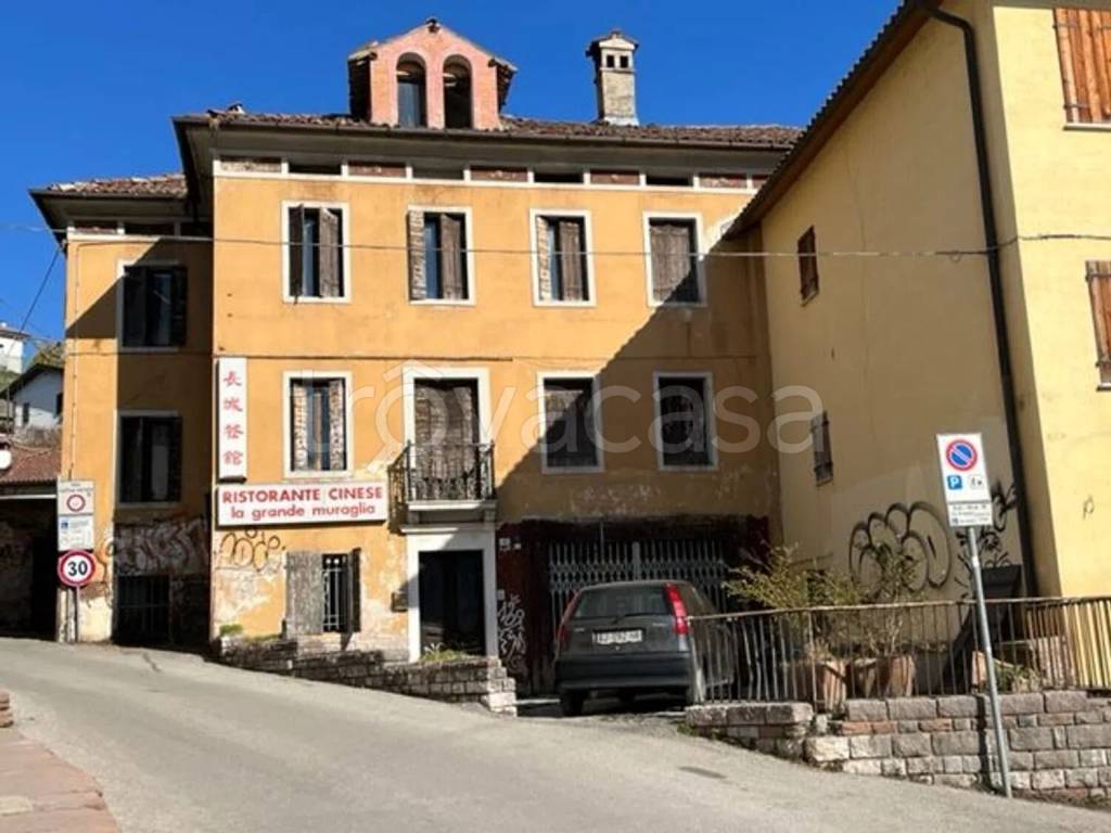 negozio in vendita a Belluno in zona Borgo Prà