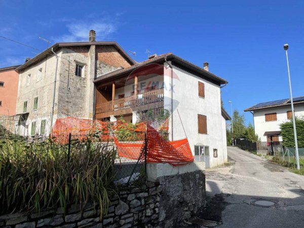 casa indipendente in vendita a Belluno in zona Antole