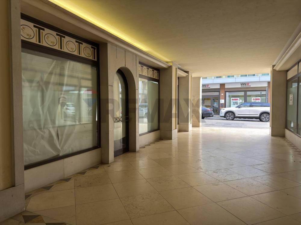negozio in vendita a Belluno in zona Borgo Garibaldi