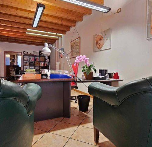 negozio in vendita a Belluno in zona Centro Storico