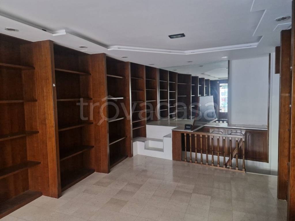 negozio in vendita a Belluno in zona Centro Storico