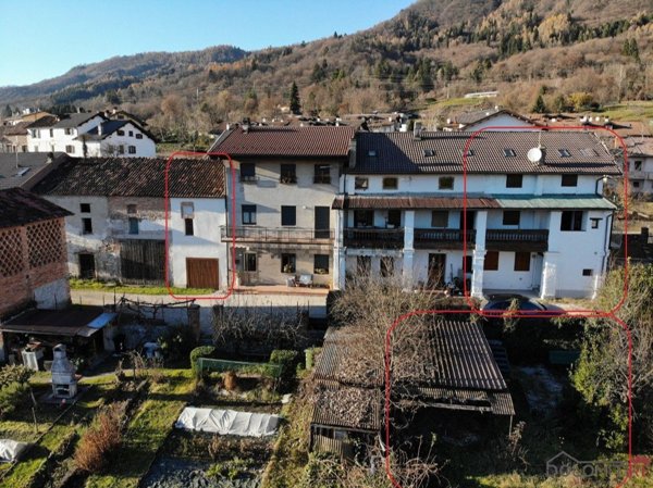 casa indipendente in vendita a Belluno in zona Fiammoi