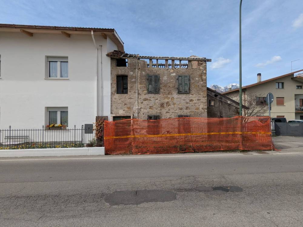 casa indipendente in vendita a Belluno in zona Miér