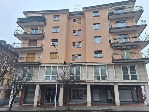 ufficio in vendita a Belluno in zona Centro Storico