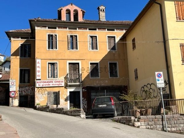 negozio in vendita a Belluno in zona Borgo Prà