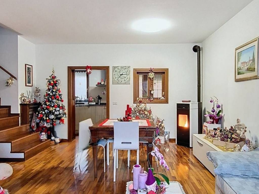 casa indipendente in vendita a Belluno in zona Castion