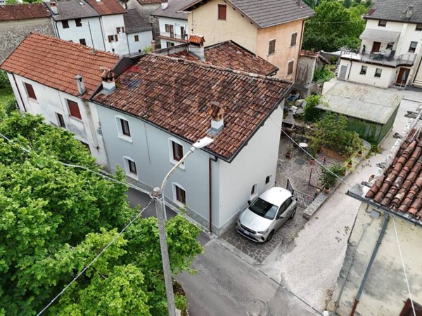 casa indipendente in vendita a Belluno in zona Sossai