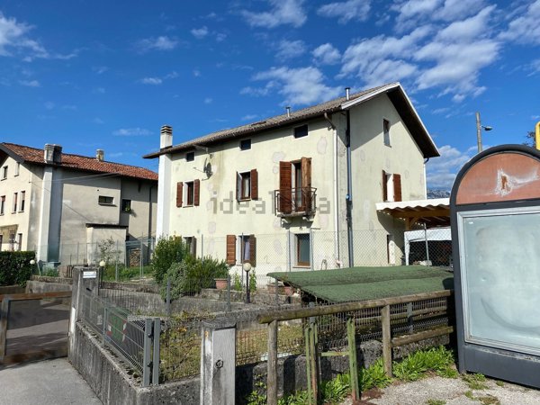 casa indipendente in vendita a Belluno in zona Bes