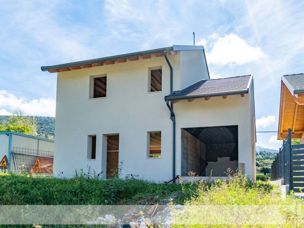 casa indipendente in vendita a Belluno in zona Faverga