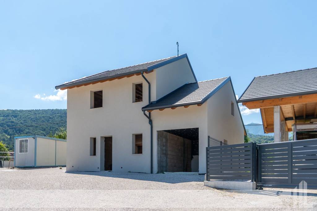 casa indipendente in vendita a Belluno in zona Faverga