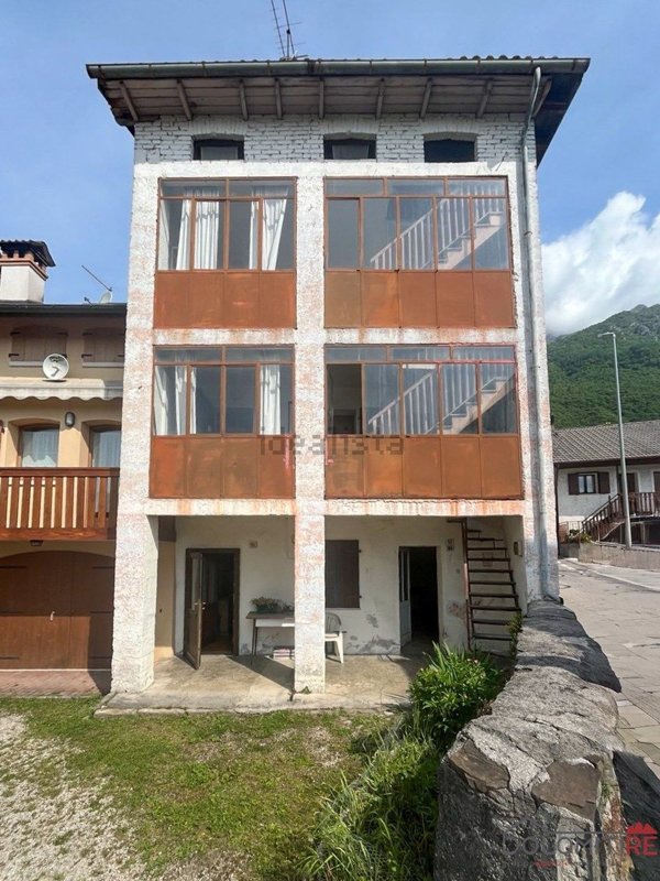 casa indipendente in vendita a Belluno in zona Fiammoi