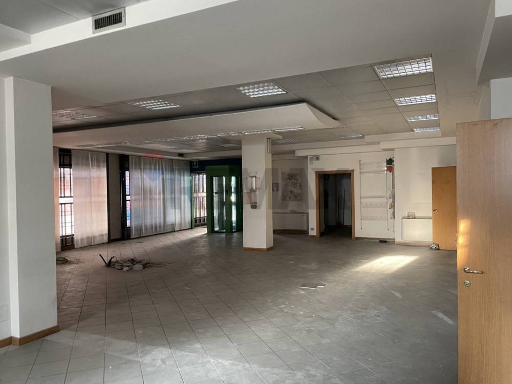 negozio in vendita a Belluno in zona Borgo Garibaldi