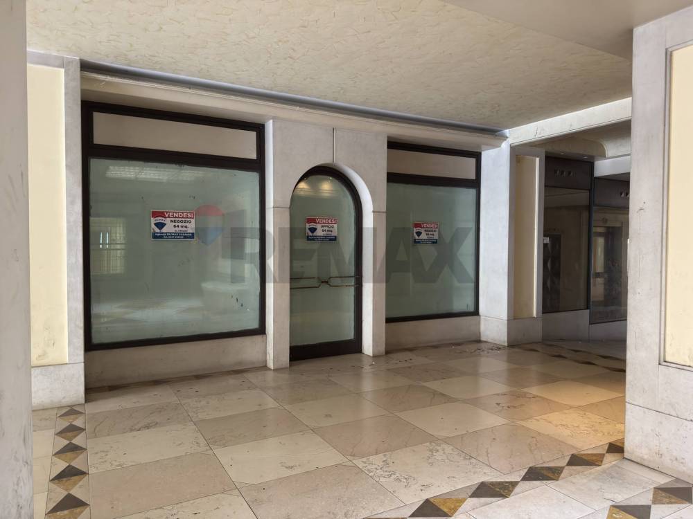 negozio in vendita a Belluno in zona Centro Storico