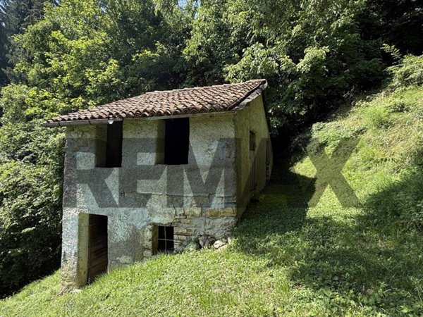 casale in vendita a Belluno in zona Tisoi