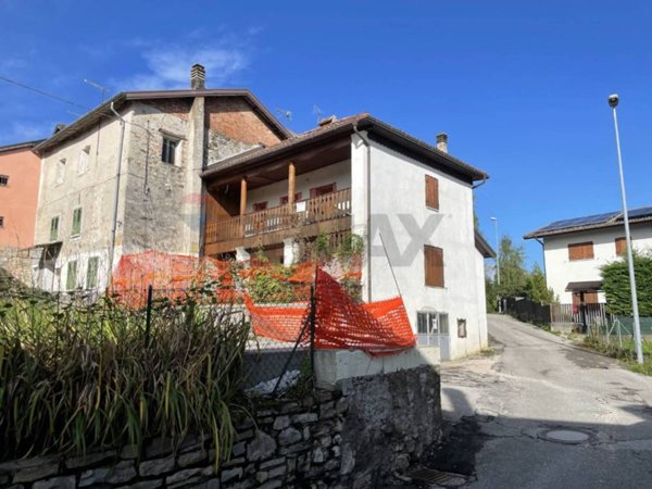 casa indipendente in vendita a Belluno in zona Antole