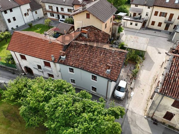 casa indipendente in vendita a Belluno in zona Sossai