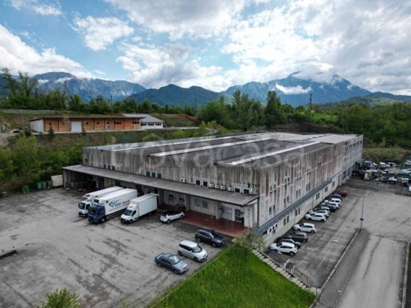 locale commerciale in vendita a Cesiomaggiore in zona Busche