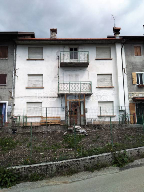 casa indipendente in vendita a Chies d'Alpago in zona San Martino