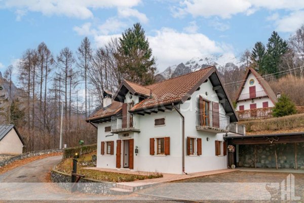 casa indipendente in vendita a Chies d'Alpago in zona Irrighe